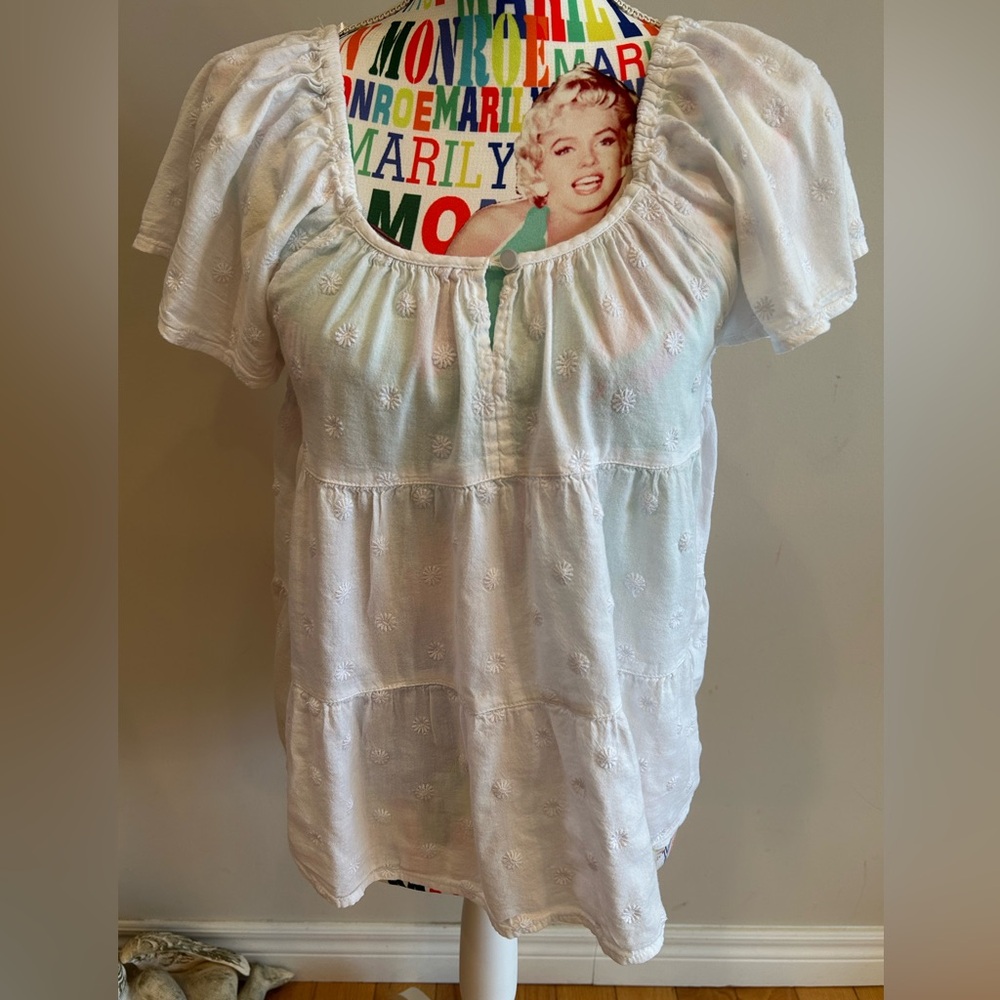 🌼 3 For $30 Old Navy White Embroidered Puff Sleeve Smocked Blouse